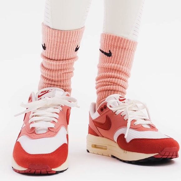 Nike WMNS Air Max 1 Sail/Red Stardust/Coconut
Milk/Cedar
Shoes
Style DZ2628-103 - Picture 4 of 16